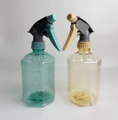 Un buen precio. Vaso de ventana personalizado Botella de aerosol de niebla fina PET de 400 ml con cuello 28/400 Otro diseño en línea