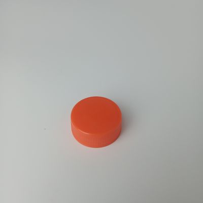 Un buen precio. Capas de tornillo de plástico blanco y negro reciclables para botellas pequeñas Compatibilidad OEM/ODM en línea